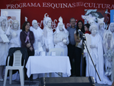 Muestra de estatuas vivientes junto a autoridades nacionales y municipales
