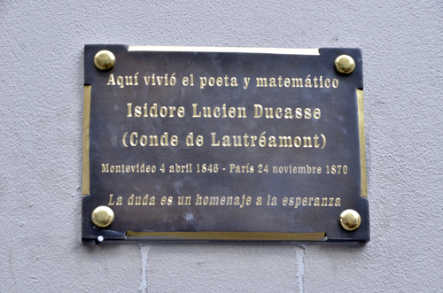 Placa homenaje a Ducasse