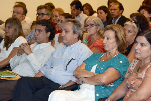 Autoridades del MEC y publico durante la presentación en IMPO